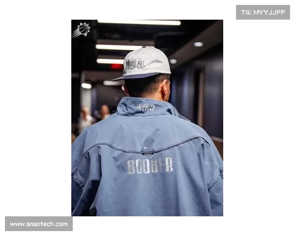 布克比赛日常穿搭展示独特时尚风格成为球场外的时尚焦点